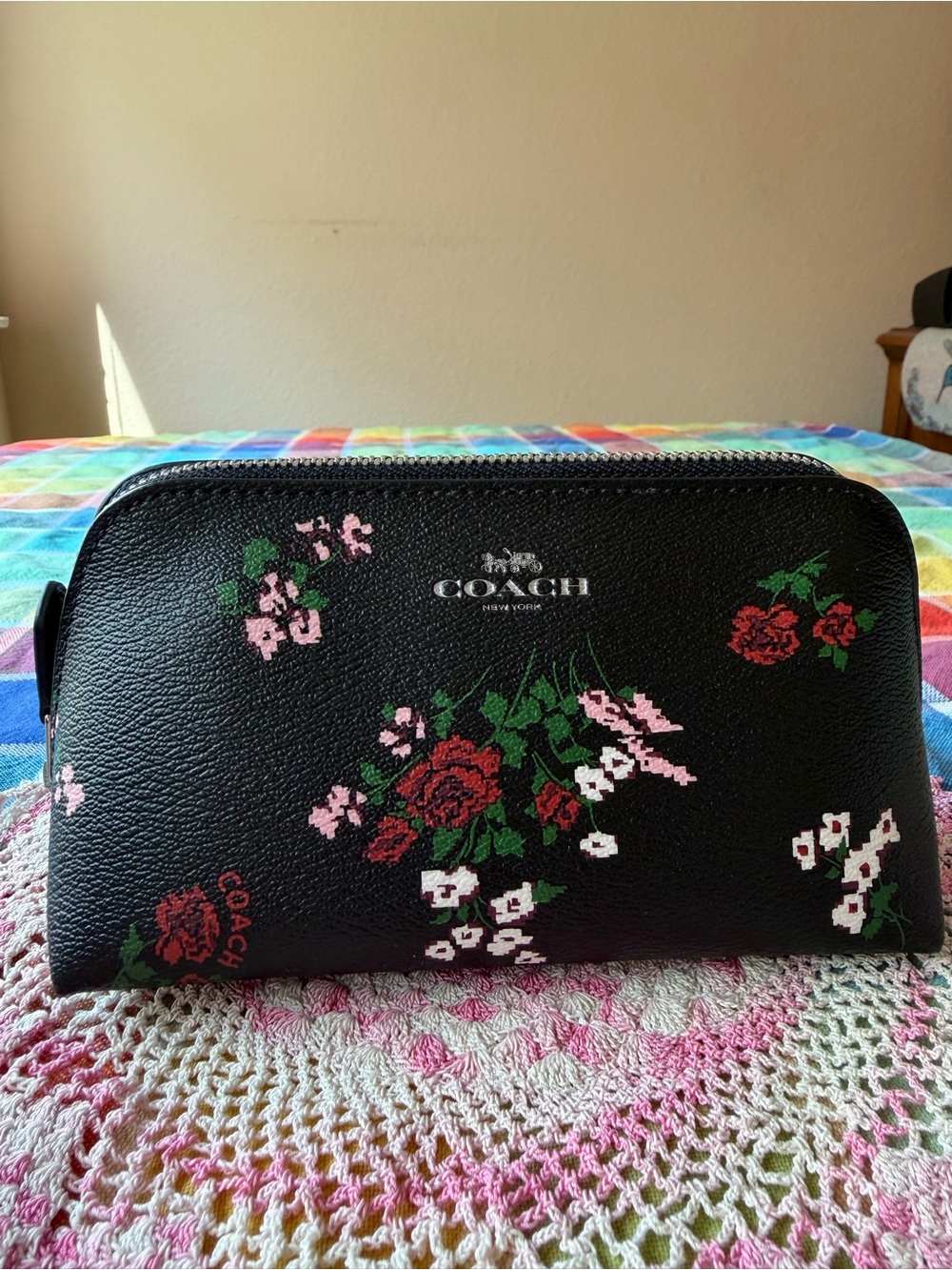 🖤💐🖤Coach Black Floral Leather Pouch 🖤💐🖤 NWT 🖤💐🖤